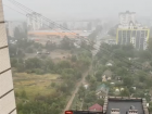 Июльский снегопад сняли на видео в Волгограде