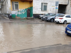 Многочасовой ливень в Волгограде затопил проход к школе №107: видео