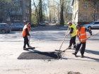 В Волгограде в разгаре ямочный ремонт дорог