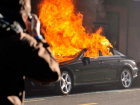 В Волгоградской области сгорели Mercedes и «шестерка»