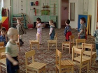 Жители Волжского возмущены обязательством платить за пропуски детей в детских садах