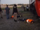 Шестеро мужчин сливали горючее с тепловозов: видео задержания в Волгограде