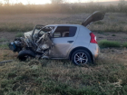 Двое мужчин из сплющенного авто пострадали в аварии под Волгоградом
