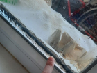 «У нас лед на окнах!»: переживший две аварии север Волгограда продолжает замерзать
