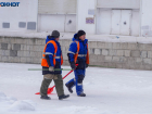 В Волгограде расчищают дворы после утренней атаки БПЛА