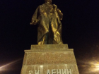 Отремонтированный за миллионы рублей памятник Ленину в Волгограде уже начал разрушаться 