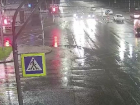 Пострадали две юные девушки: авария на перекрестке в Волгограде попала на видео