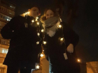 Флешмоб с фонариками провели в Волгограде сторонники Навального