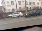 На юге Волгограда в тройном ДТП пострадал водитель «Приоры»