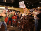 Ведущий шоу "На ножах" попал в бар Волгограда на забастовку персонала