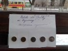 На городских скамейках волгоградцы оставляют друг другу деньги на вкусняшки