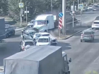 Есть пострадавшие: грузовик на скорости протаранил семь машин в Волгограде