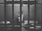 Бывший зэк попросил начальника тюрьмы за 50 тысяч в месяц оберегать одного из заключенных в Волгоградской области