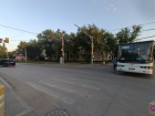 Автомобилистка протаранила автобус и сбила женщину под Волгоградом – видео 