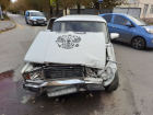 «Жигули» с гербом России протаранил Mazda в центре Волгограда