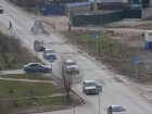﻿Из самого ровного асфальта в Волгограде дорожники сами сделали "решето"