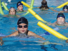 Муниципальные власти пытаются сохранить школу плавания в Волжском