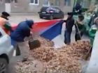 Полиция накажет волгоградских дворников за использование российского флага