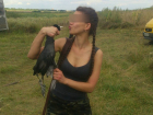 Грудастая красавица попала в кадр во время поцелуя трупа в Волгоградской области