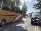 «ГАЗель» врезалась в пассажирский автобус в Волгограде с водителем из Тбилиси