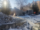 В Волгограде после публикации «Блокнота» перекрыли доступ бомжам и любителям пива к братской могиле 