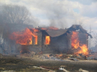 Под Волгоградом загорелись два дома: пострадал 54-летний мужчина