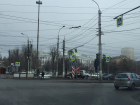 На оживленном перекрестке в Волгограде сломался светофор