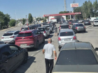 Штрафом пригрозили стоящим в диких очередях на АЗС в Волгограде 
