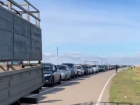 На волгоградской границе с Казахстаном для покидающих страну мужчин включили гимн России: видео