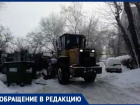 “80-летние бабушки плакали”: волгоградцы показали, как при сносе самовольных построек не дают забрать вещи 