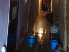 В Волгограде затопило общежитие с многодетными семьями: люди требуют расселения