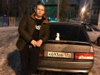 В центре Волгограда расстреляли авто с доставщиком "Яндекс"