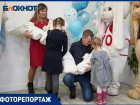 Один шанс на миллион: уникальных четверняшек в Волгограде выписали домой 