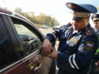 В Волгограде полицейские просят водителей "растонировать" авто