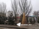 В унылые комки грязи превратилось озеленение почти на сотню миллионов в Волгограде: видео