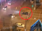Внезапный дрифт на оживленном перекрестке устроил водитель в Волгограде