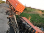Мост обрушился под КамАЗом на трассе в Волгоградской области