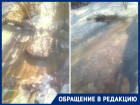 Бьющий теплым калом колодец "завис в воздухе" в Волгограде