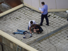 Женщина выпала с 13 этажа: подробности трагедии в элитной высотке в центре Волгограда