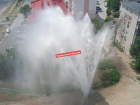 Мощный гейзер высотой с 5-этажку забил под Волгоградом - видео