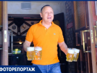 Волгоградцы впервые пришли в кафе спустя три месяца: как это было в объективе фотографа
