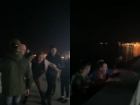 Опубликовано видео с места крушения катера в Камышине, где погиб инспектор ДПС и пропал 12-летний мальчик