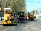 Дорожники начали асфальтировать улицу Кубанскую в Волгограде