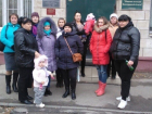 В Волгограде многодетные матери просят заменить земельные участки на квартиры 