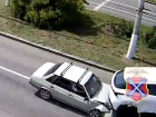"Девятка" протаранила автовоз в Волгограде: видео