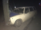 Под Волгоградом водитель ВАЗа влетел в световую опору: пострадал 8-летний ребенок