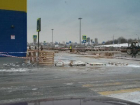 У магазина «Лента» в Волгограде прорвало трубу водоснабжения в 13-градусный мороз