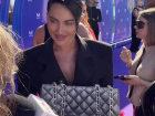 С напечатанной на принтере сумкой Chanel появилась на красной дорожке волгоградская блогерша 