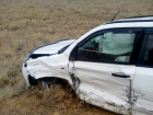 Nissan X-Trail и Hyundai Accent столкнулись на трассе под Астраханью, пострадала жительница Волгоградской области