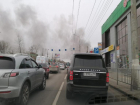 Крупная пробка заблокировала проезд к горящему Качинскому рынку в Волгограде
